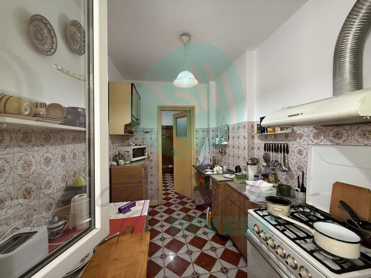 Apartament cu 3 camere semidecomandat în Vatra Luminoasă