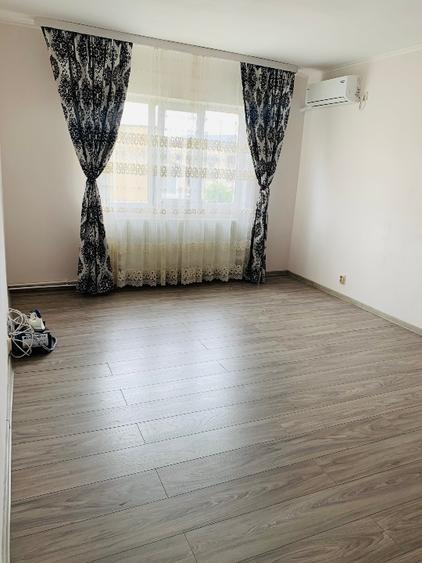 Apartament cu 3 camere decomandat în 9 Mai
