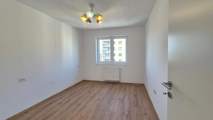 Apartament cu 3 camere decomandat în Tractorul