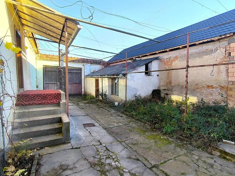 Casă cu 3 camere cu Teren 1418 Mp în Brateiu