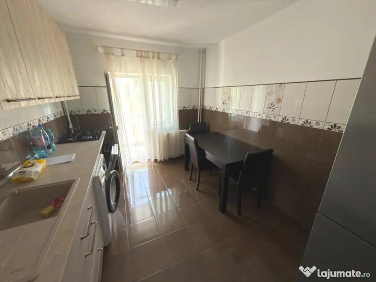 Apartament cu 3 camere semidecomandat în Mărășești