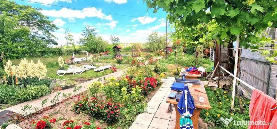 Casă cu 3 camere cu Teren 2100 Mp în Tuzla