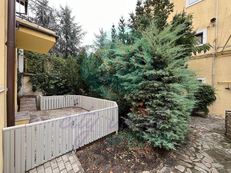 Apartament cu 3 camere semidecomandat în Unirii