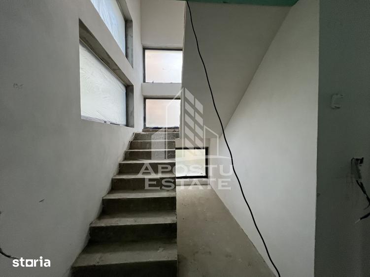 Casă cu 5 camere cu Teren 650 Mp în Soarelui