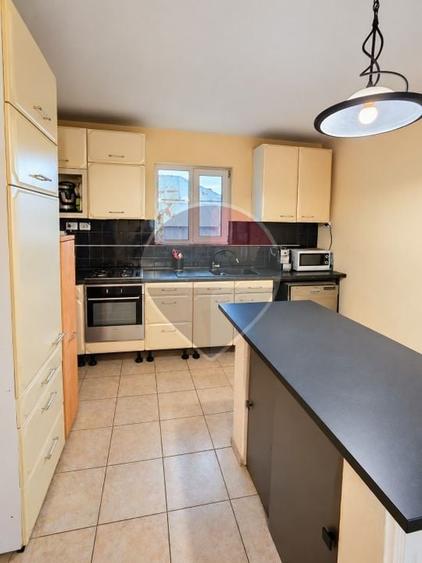 Casă individuală cu 4 camere cu Teren 1153 Mp în Central