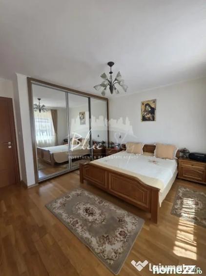 Casă cu 7 camere cu Teren 1642 Mp în Poiana