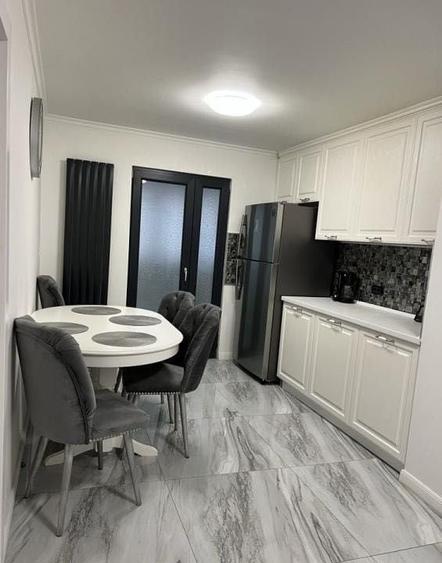Apartament cu 3 camere semidecomandat în Gorjului