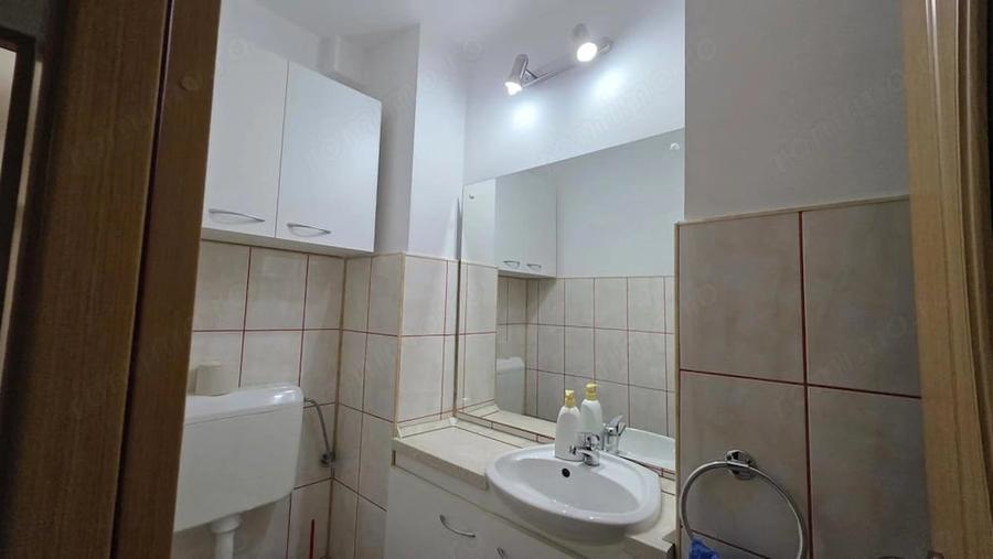 Apartament cu 3 camere decomandat în Lipovei