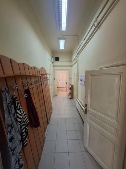 Apartament cu 4 camere semidecomandat în Central