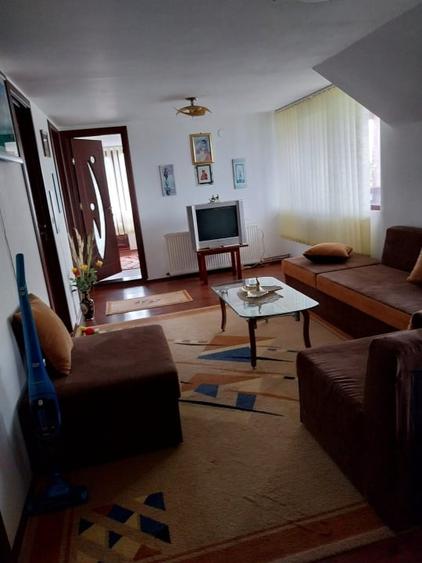 Casă individuală cu 7 camere cu Teren 1330 Mp în Măneciu-Pământeni