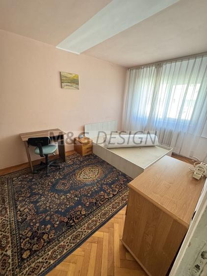 Apartament cu 3 camere decomandat în Girocului