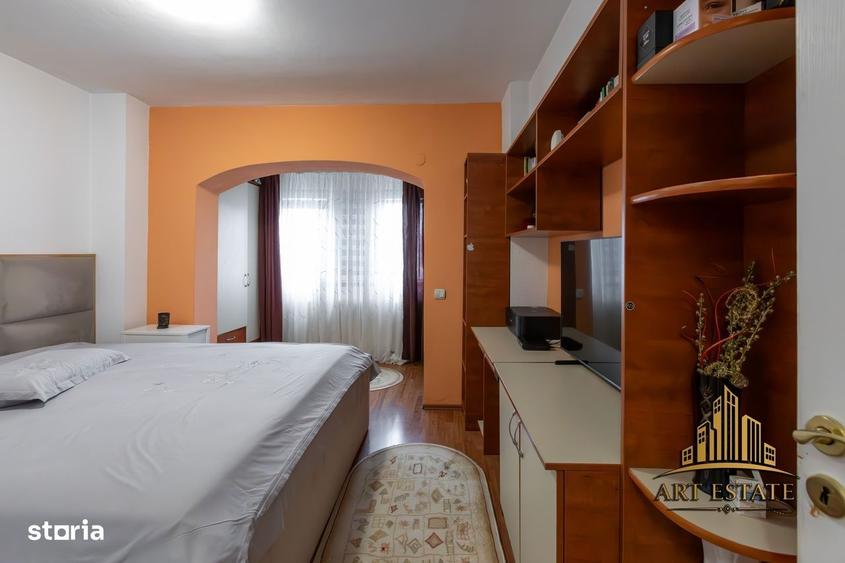 Apartament cu 4 camere, mobilat în Central