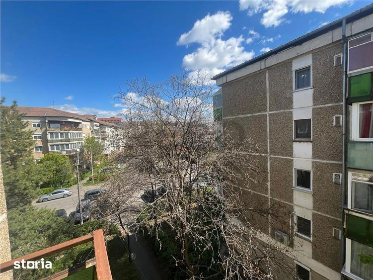 Apartament cu 3 camere decomandat în Decebal
