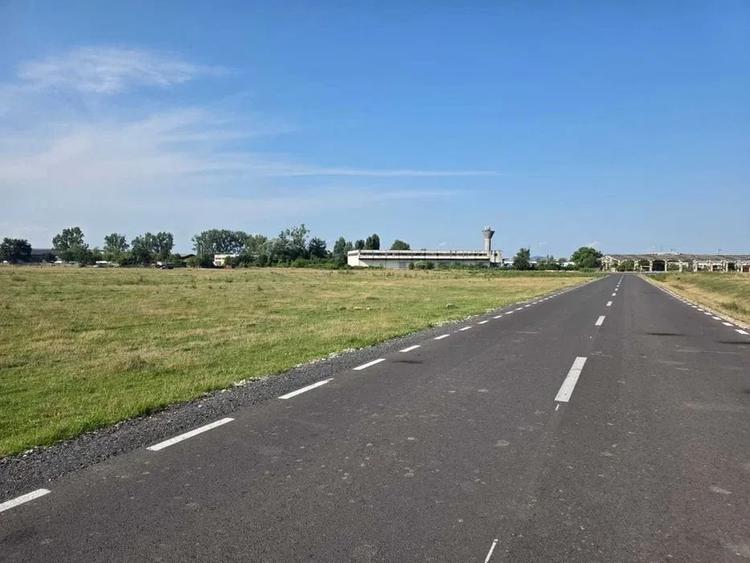 Teren de 4000 mp, în Bartolomeu
