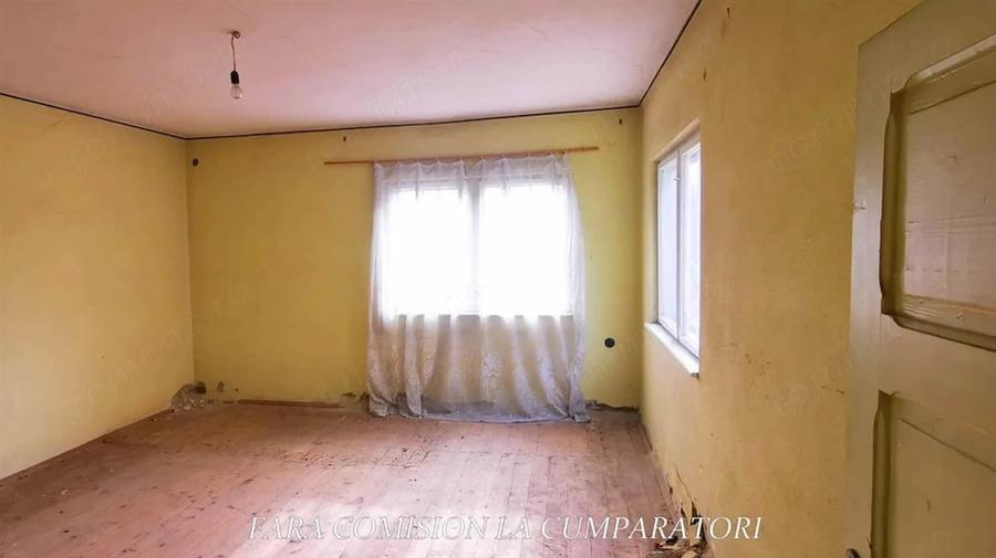 Casă cu 3 camere cu Teren 2013 Mp în Căzănești (Râmnicu Vâlcea)