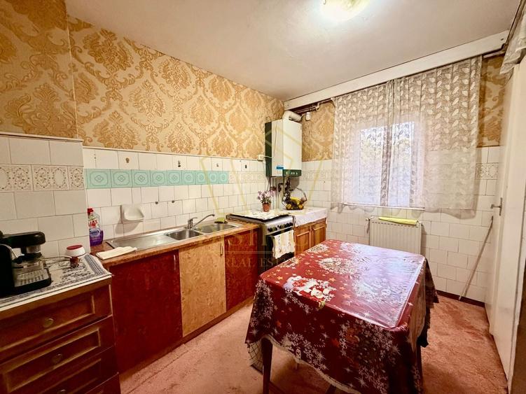 Apartament cu 3 camere decomandat în Buziașului
