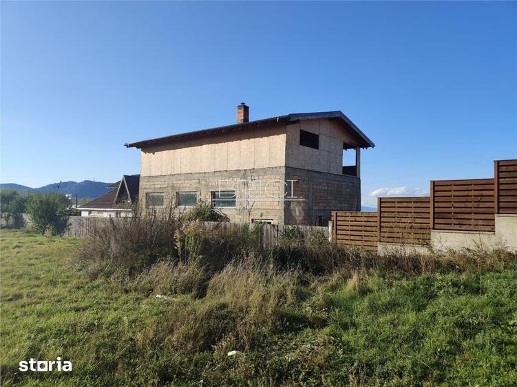 Casă cu 7 camere cu Teren 320 Mp în Central