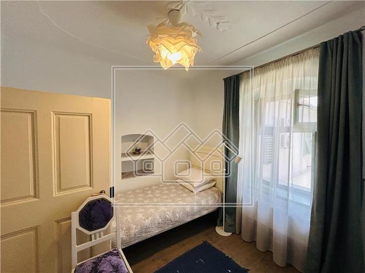 Duplex cu 13 camere cu Teren 253 Mp în Central