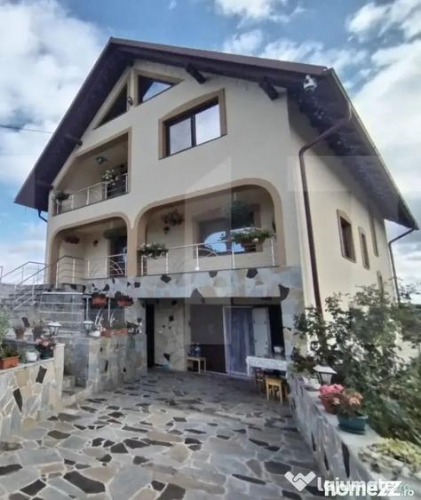 Casă cu 3 camere cu Teren 2300 Mp în Central