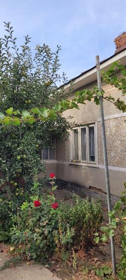 Casă cu 4 camere în Vădăstrița