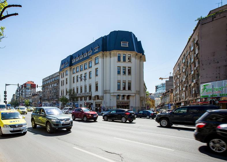 Birou, de 3,400 mp, în Universitate