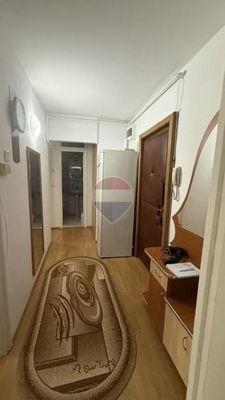 Apartament cu 2 camere decomandat, mobilat în Central