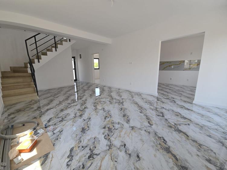 Casa individuala - 4 Camere - 2
