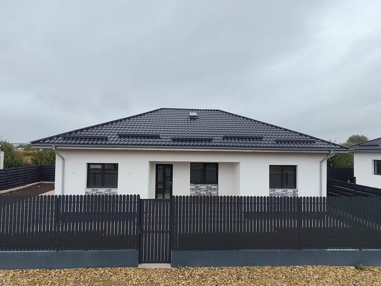 Casă individuală cu 4 camere cu Teren 350 Mp în Joița