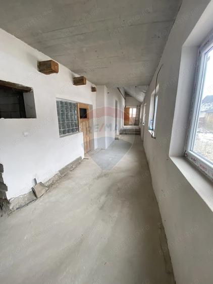 Casă cu Teren 2810 Mp în Chirpăr