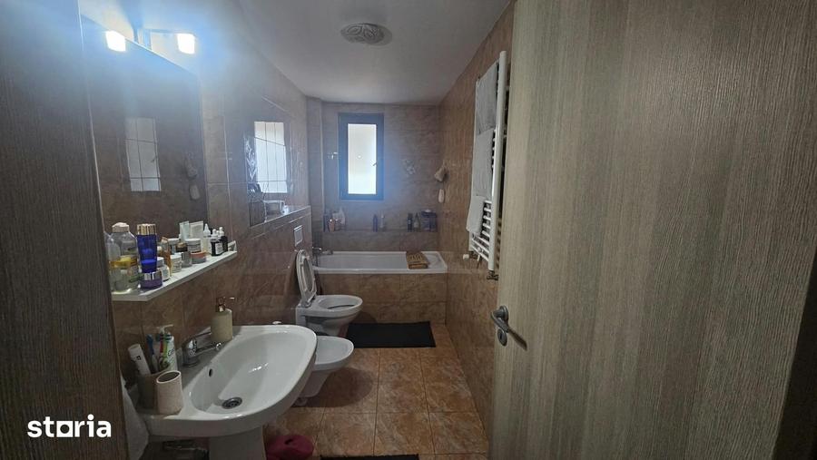 Apartament cu 3 camere semidecomandat în Miroslava