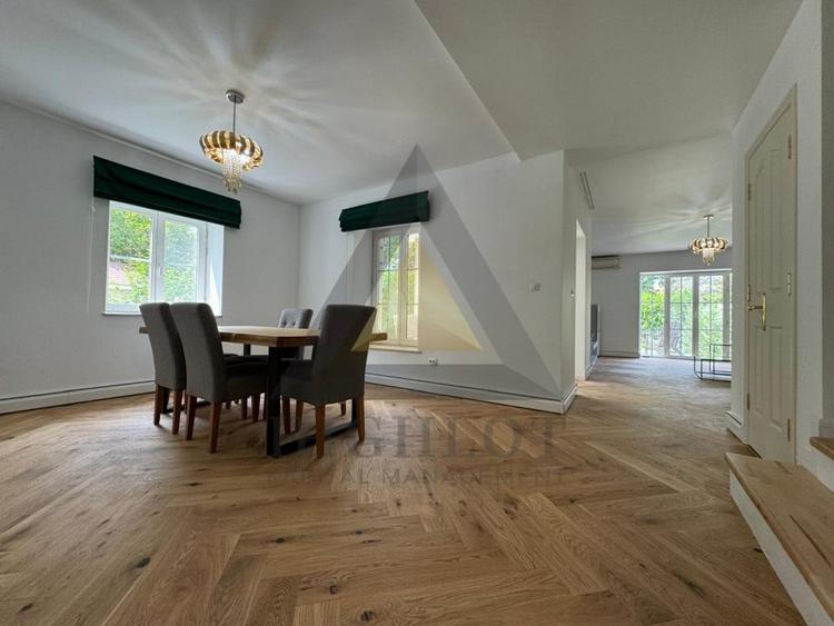 Duplex cu 5 camere cu Canalizare în Iancu Nicolae