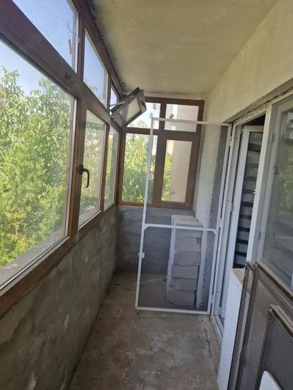 Apartament cu 3 camere semidecomandat în Roșiori de Vede