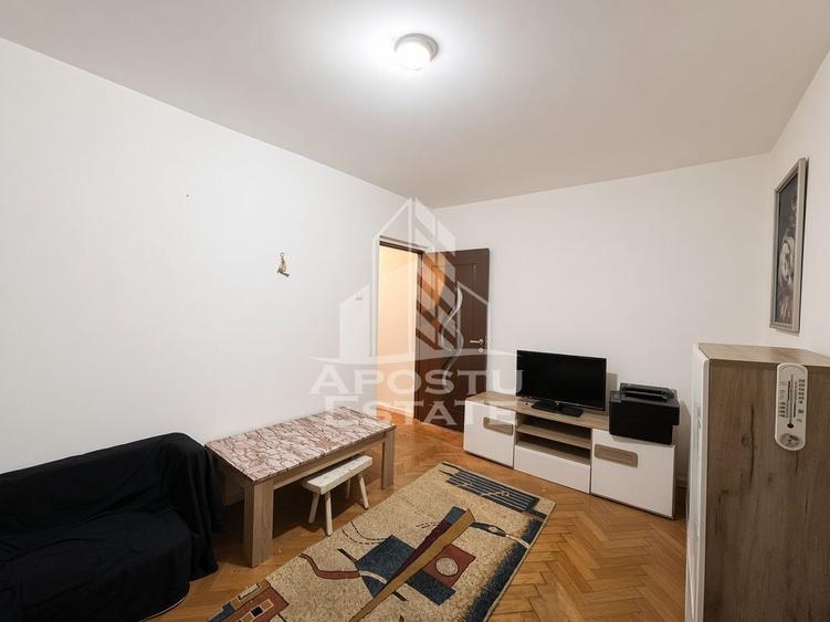 Apartament cu 2 camere nedecomandat, mobilat în Dacia