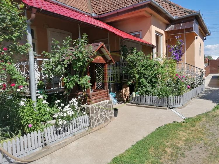 Casă individuală cu 6 camere cu Canalizare în Reghin