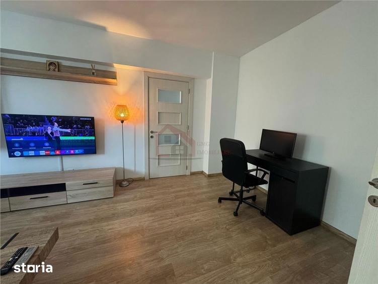 Apartament cu 2 camere semidecomandat, mobilat în Tei