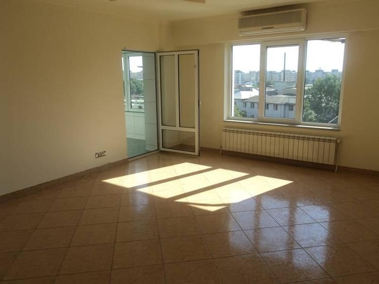 Apartament cu 3 camere decomandat în Unirii — fotografia 3