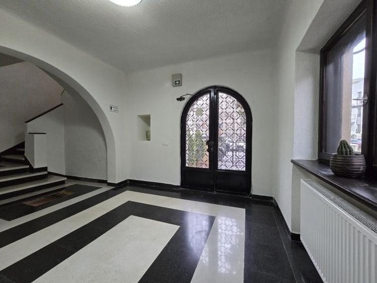 Apartament cu 5 camere în Dorobanți