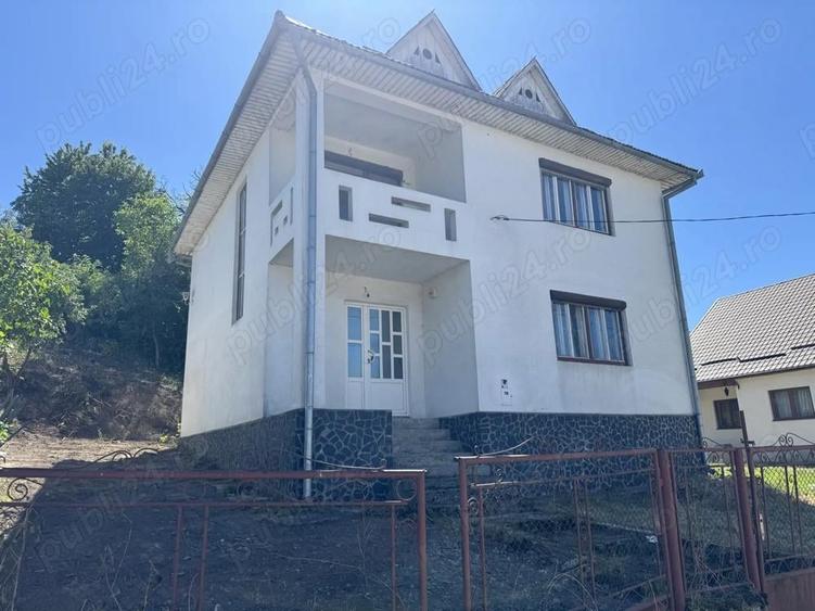 Casă cu Teren 1662 Mp în Remeți