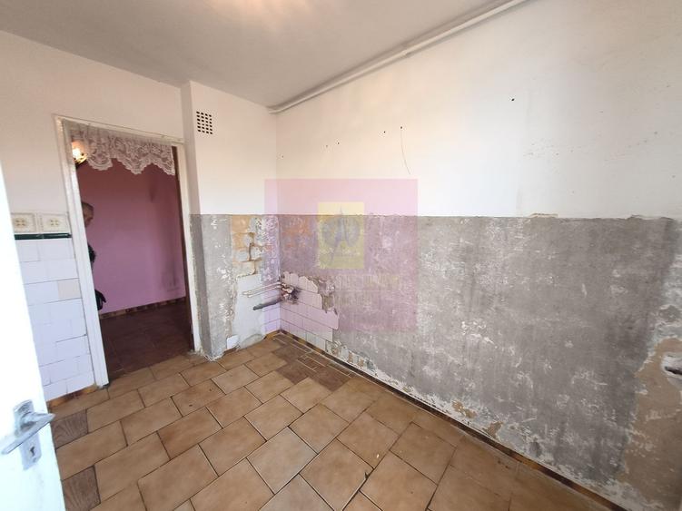 Apartament cu 3 camere semidecomandat în Valea Ialomiței