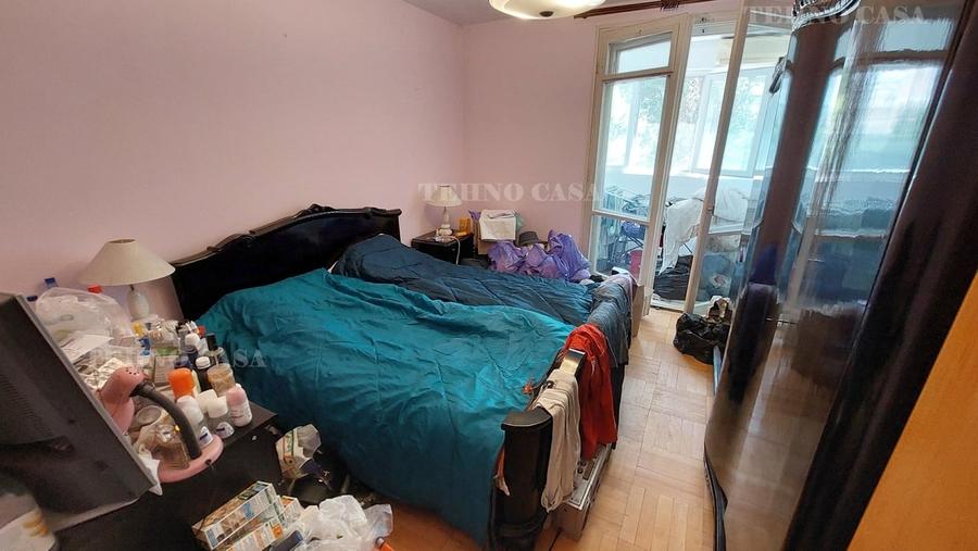 Apartament cu 4 camere semidecomandat în Titan