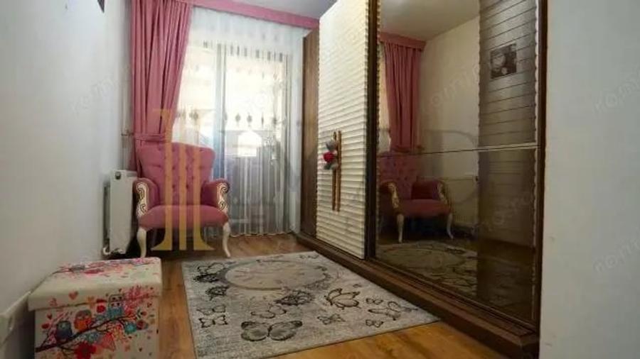 Apartament cu 3 camere în Periferie