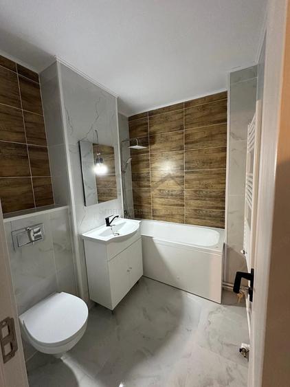 Apartament cu 4 camere decomandat în Filiași