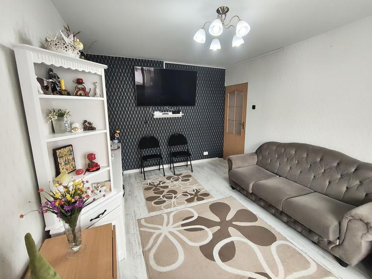 Apartament cu 3 camere decomandat în Dancu