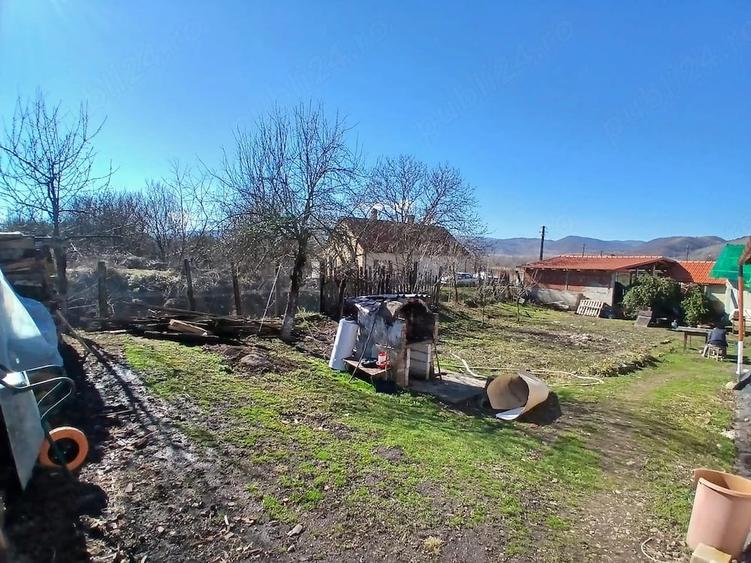 Casă cu 3 camere cu Teren 854 Mp în Bucoșnița