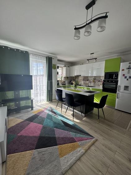 Apartament cu 3 camere decomandat în Florești
