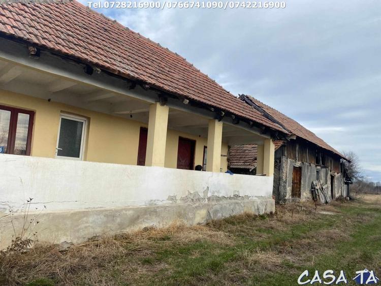 Casă individuală cu 3 camere cu Teren 3300 Mp în Exterior Vest
