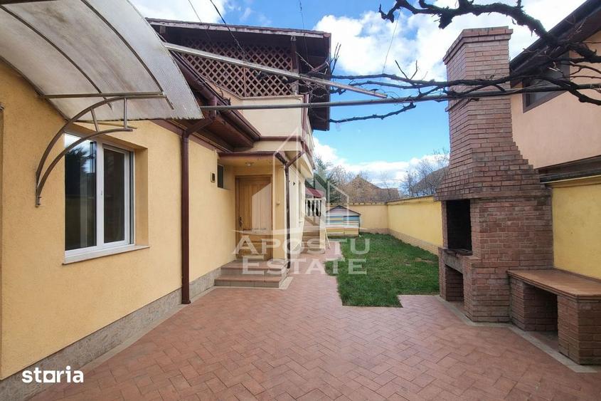 Casă cu 5 camere cu Canalizare în Lipovei