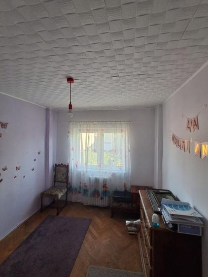 Apartament cu 4 camere decomandat în Central