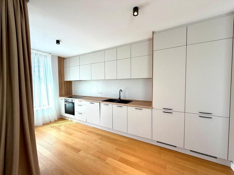 Apartament cu 3 camere, mobilat în Iancu Nicolae