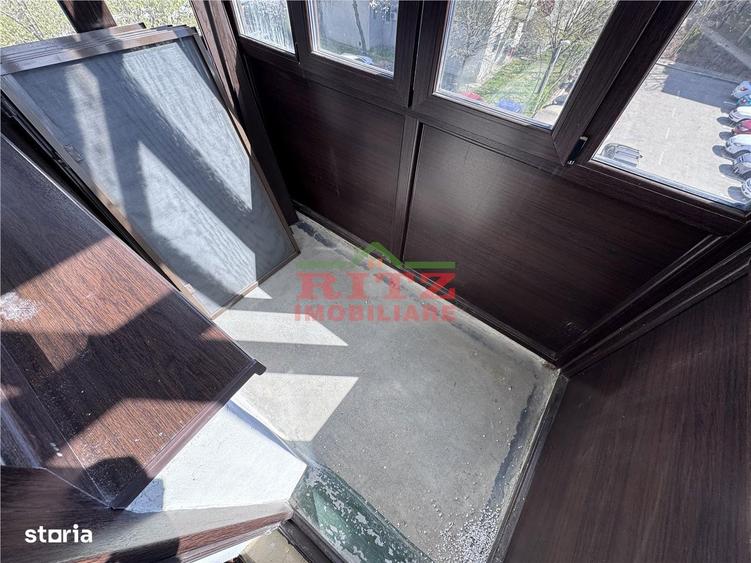 Apartament cu 4 camere decomandat în Crișan